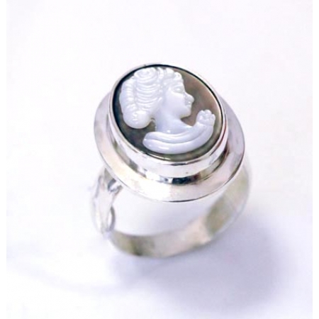 Серебряное кольцо с камеей на перламутре арт. 2-148  На заказ